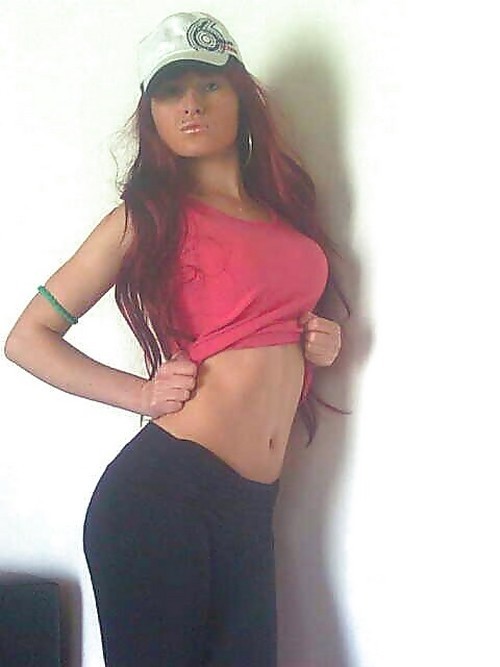 xxx elle se masturbe devant des ami